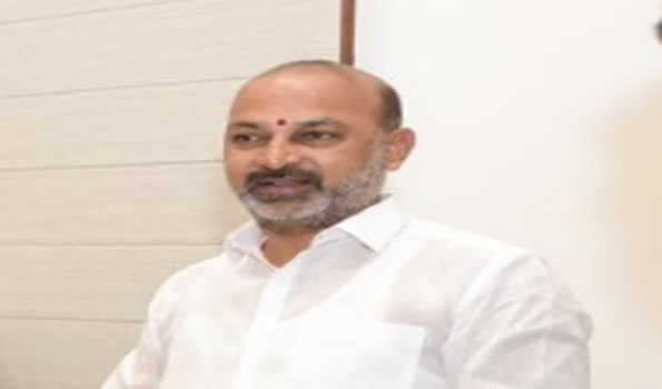 Hyd: Bandi Kumar assures support to injured woman, arranges better treatment