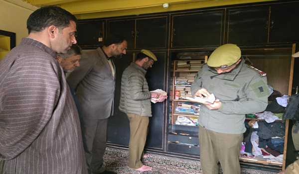 J&K Police raid residences of top separatist leaders in crackdown on banned organizations