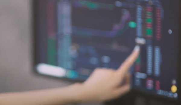 US stocks close lower
