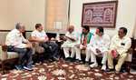 LIC agents meet Rahul, protest at Ramlila Maidan