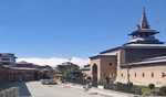 Jamia shut for Ramadan’s last Friday prayers, Mirwaiz placed under house detention