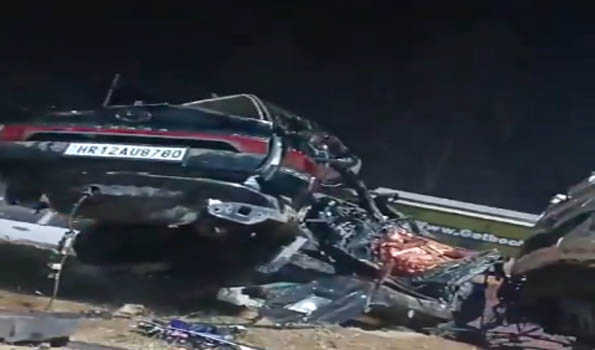 Two killed as truck hits car in Moradabad