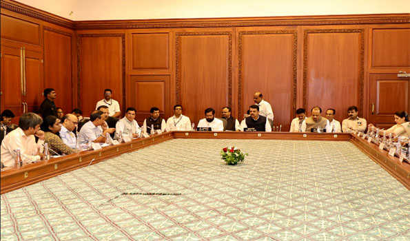 Maha: Fadnavis reviews preparations for Finance Commission visit in May