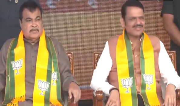 Maha: CM, Gadkari attend party foundation day in Nagpur