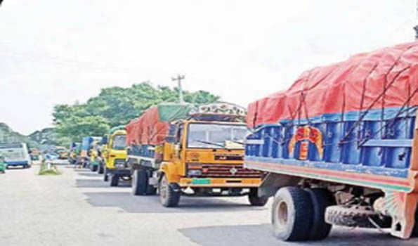 India sends back four Bangladeshi trucks from Benapole land port
