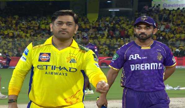 Dhoni returns as CSK skipper, KKR bowl first