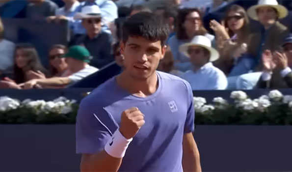 Alcaraz beats De Minaur to reach semis in Barcelona