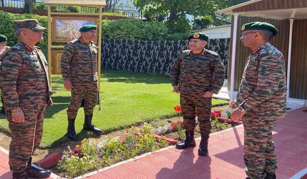 Amid escalating tension, Army chief lands in Srinagar
