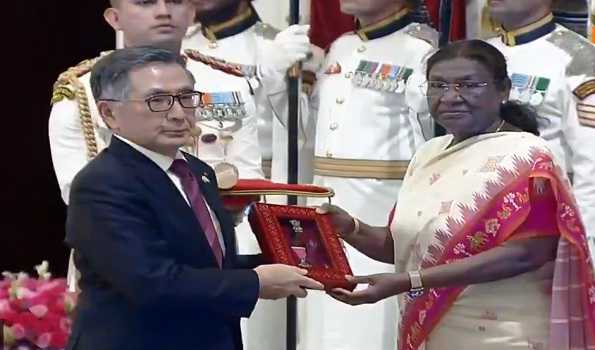 President Murmu presents Padma awards