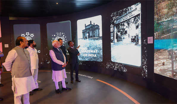 Maha: Modi visits Bharat Pavilion, Maharashtra Pavilion & Gaming Arcade
