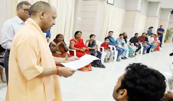 Satisfaction on every face is priority of govt: Yogi