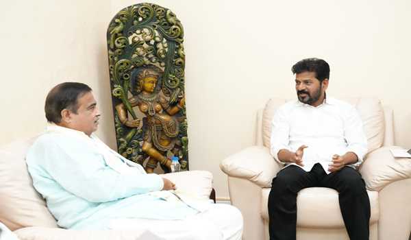 Telangana CM meets Gadkari, seeks Central support for key road projects