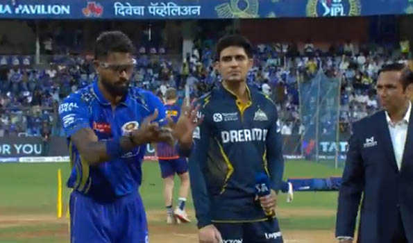 GT choose to chase, unchanged XI for MI