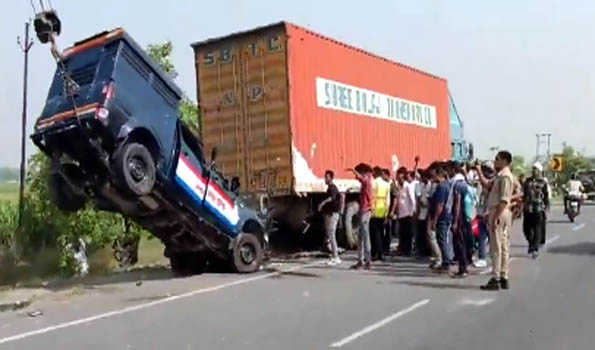 UP: Five, including four policemen, die after official vehicle collides with container