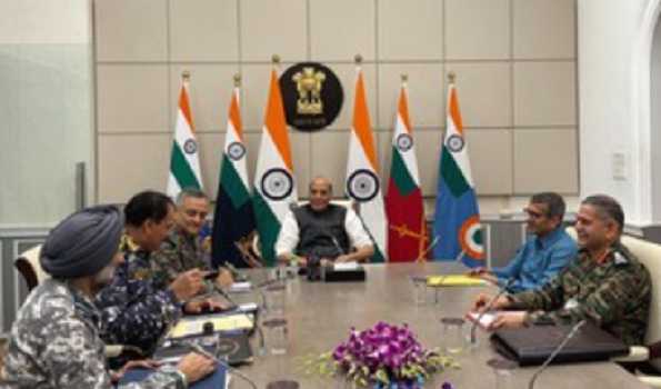 Rajnath reviews security situation along western border with top defence officials