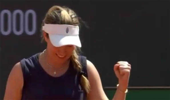 Collins wins to end Swiatek's Italian Open defence