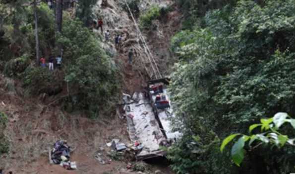 Bus crash in Sri Lanka injures 37