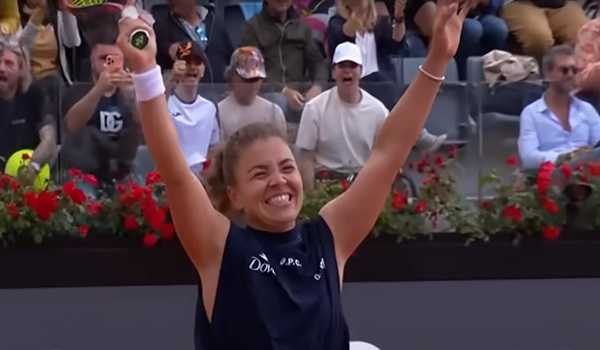 Jasmine Paolini fights back to reach Italian Open semis