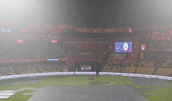 Rain delays toss as fans pay tribute to Virat Kohli