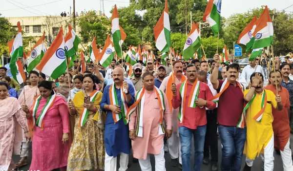 100-meter long Tiranga leads Tiranga Yatra in Jammu