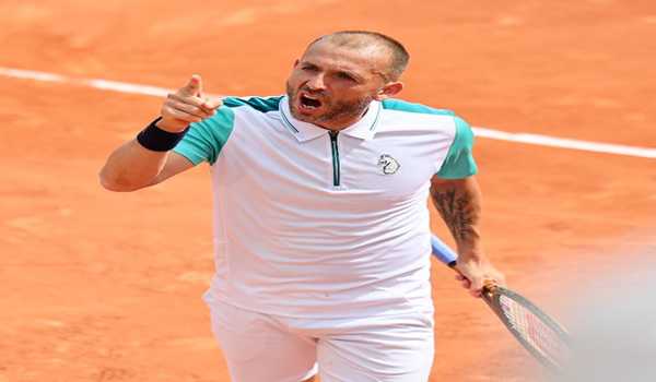 Evans beats Harris to move closer to French Open place
