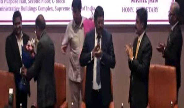 Justice Oka gets emotional farewell from SC lawyers