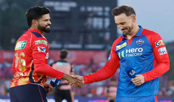Inglis, Stoinis back in PBKS as DC bowl first