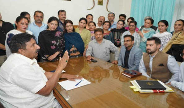 Himachal govt announces bus fare relief for private school students