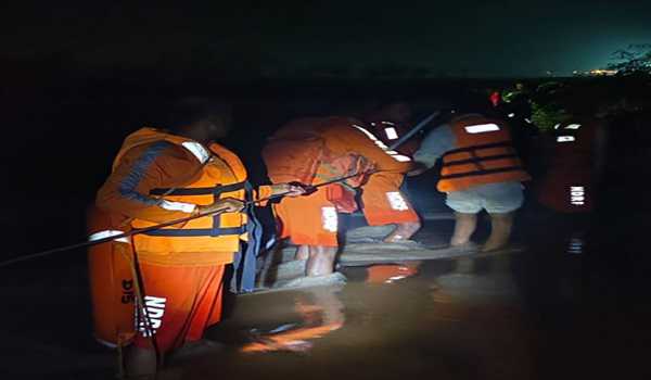 Maharashtra deploys 18 NDRF teams, pre-monsoon rains damage 35,000 hectares of crops; eight fatalities reported