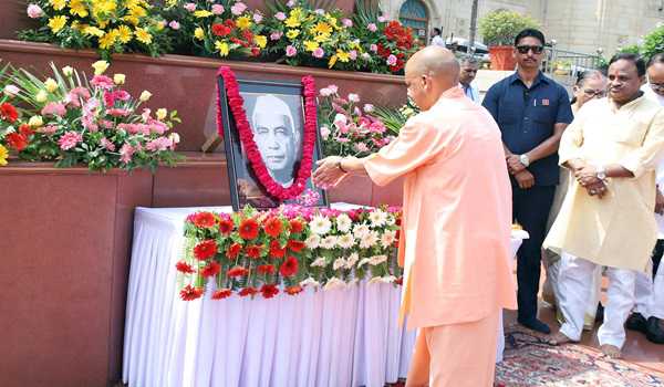Yogi pays tribute to Charan Singh on his death anniversary