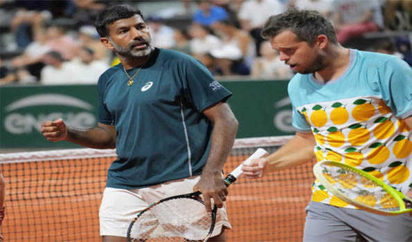 Bopanna-Pavlasek beat local favourites to enter third round