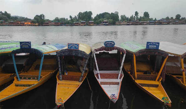 Rain lashes plains of Jammu and Srinagar; fresh snowfall in higher reaches, Mughal road shut