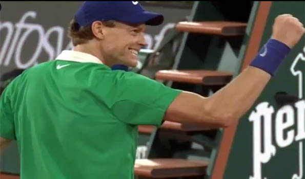Sinner storms into French Open fourth round