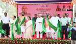 Nitish flags off 20 pink buses for women