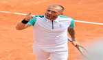 Evans beats Harris to move closer to French Open place