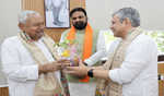 Railway Minister Ashwini Vaishnaw calls on Nitish Kumar in Patna