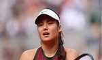 Swiatek crushes Raducanu after tough year