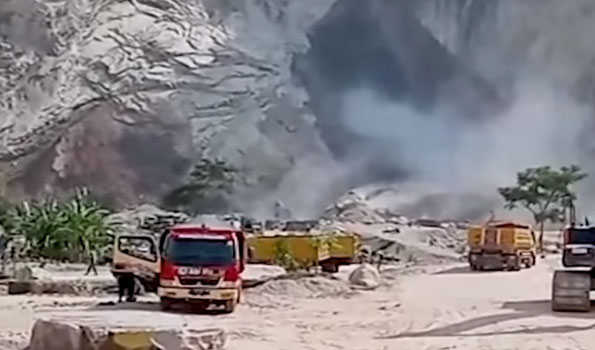 Death toll of Indonesia's quarry landslides rises to 17
