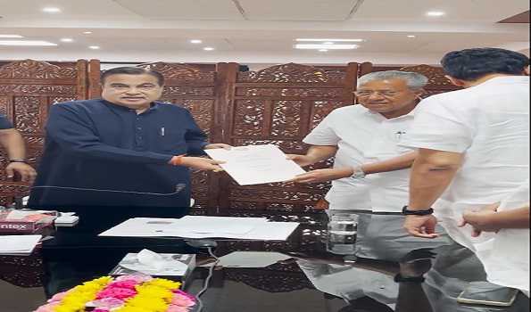 Kerala CM calls on Nitin Gadkari