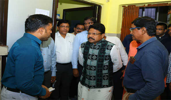 Mahaling visits SLNMCH, seeks report on death of six patients
