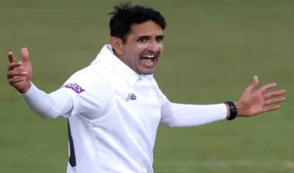 Pakistan bowler Abbas extends Nottinghamshire stay