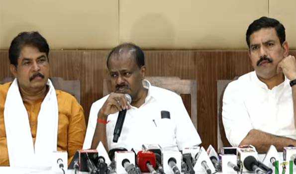 Kumaraswamy  describes suspension of police officers as political ploy