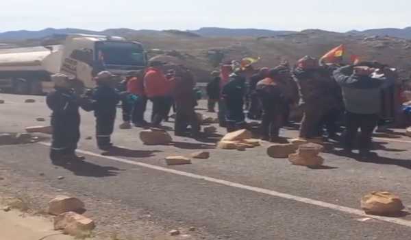 Death toll hits 5 in clashes over blockades in Bolivia