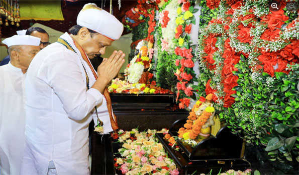 Maha: DyCM Pawar takes 'darshan' at Sant Tukaram Maharaj temple in Pune