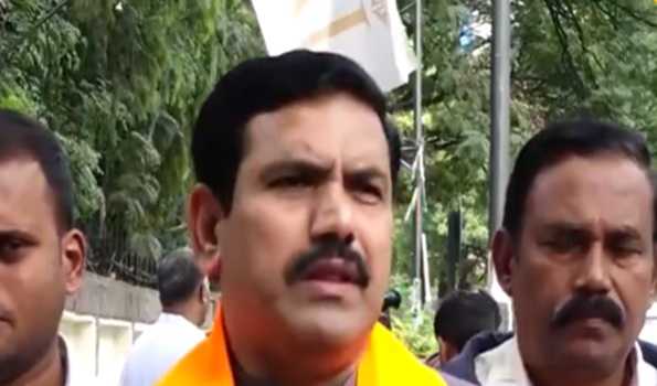 Shah advises intensified fight against corrupt Cong govt