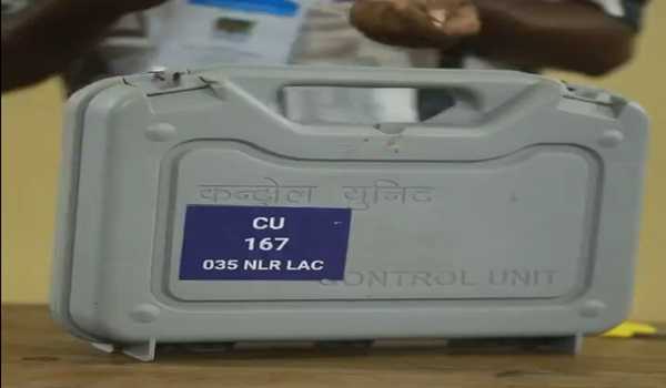 UDF candidate Aryadan leading by 419 votes in first round