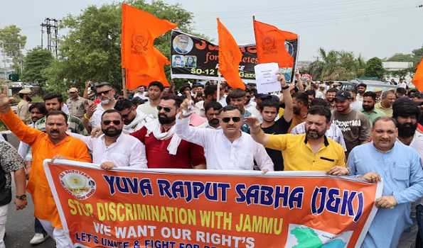 Yuva Rajput Sabha comes in support of Naib Tehsildar aspirants and athletes, stage protest