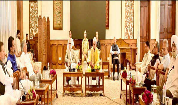 LG meets leaders, discusses preparations for Shri Amarnath Ji Yatra