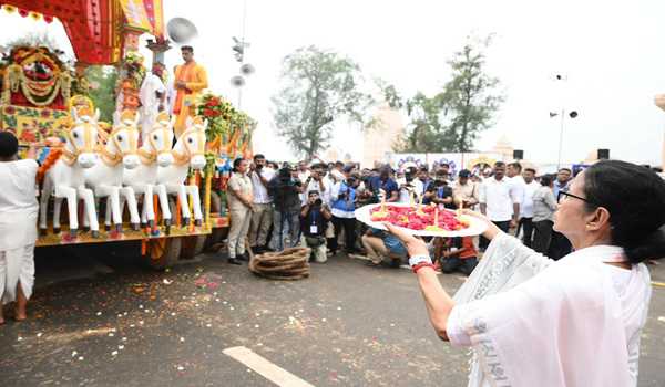 Mamata flags off inaugural Rath Yatra from new Jagannath temple in Digha