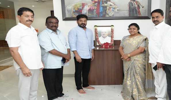 Telangana CM Reddy pays tribute to PV Narasimha Rao on his birth anniversary